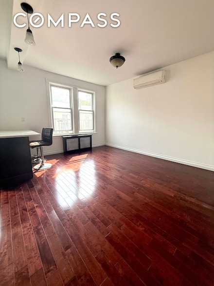 18-48 21st Dr Unit 2R, Astoria, NY 11105