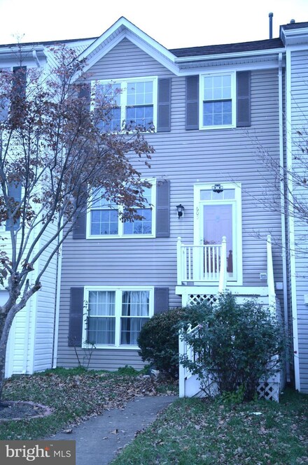 605 Warrenton Terrace NE, Leesburg, VA 20176