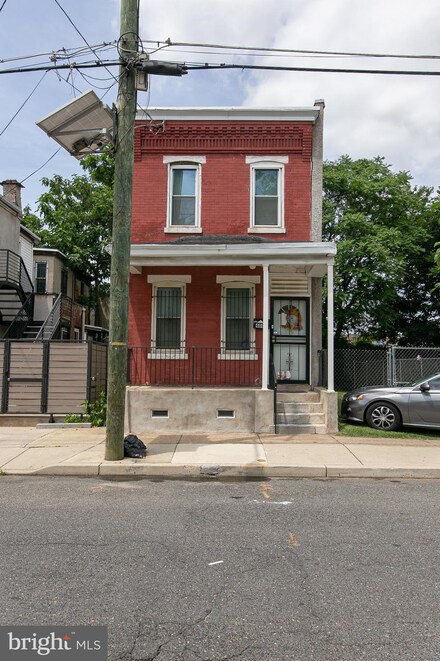 409 Chestnut St, Camden, NJ 08103