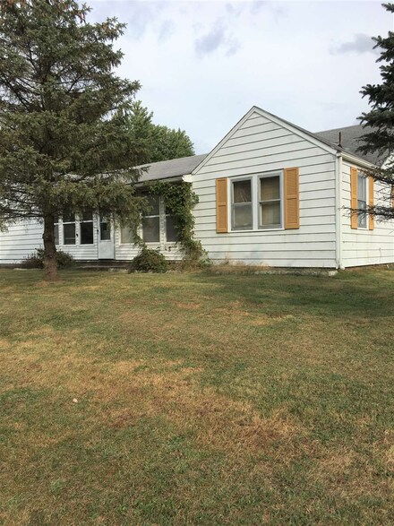3173 Indiana 54, Bloomfield, IN 47424