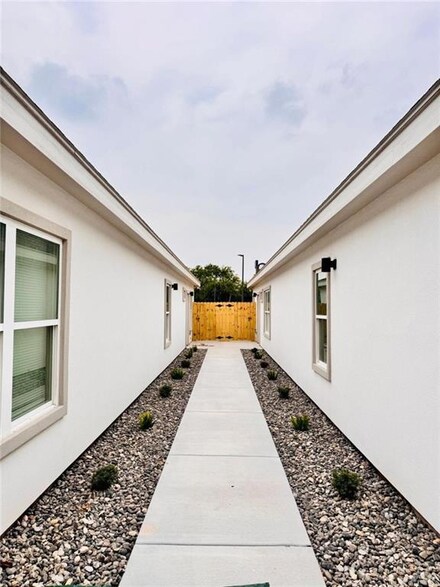 740 N Alamo Rd Unit 10, Edinburg, TX 78542