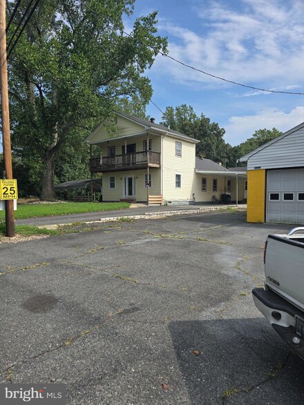 9028 Saint Anthonys Rd, King George, VA 22485