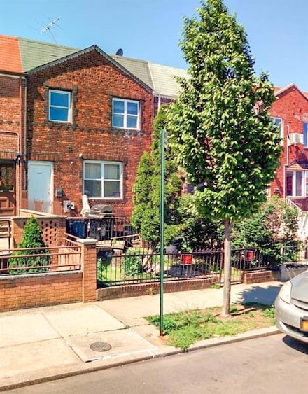 1582 83rd St, Brooklyn, NY 11228