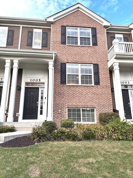 1005 Charlton Ln, Naperville, IL 60563
