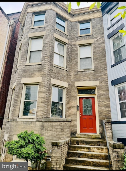 1354 Girard St NW, Washington, DC 20009