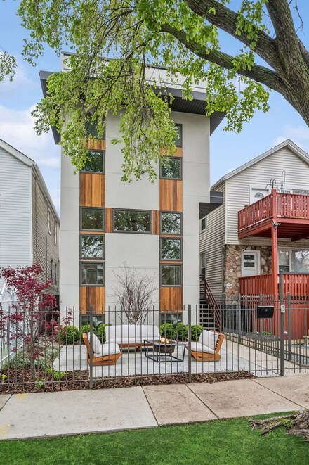 2113 W Huron St, Chicago, IL 60612