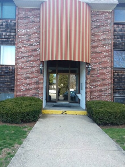 510 Child St Unit 201C, Warren, RI 02885