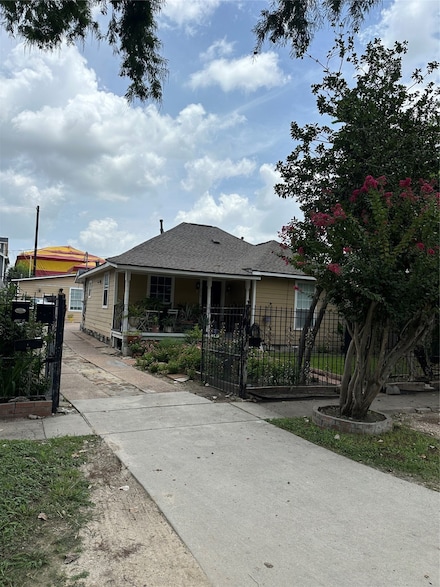 729 E 9th St, Houston, TX 77007