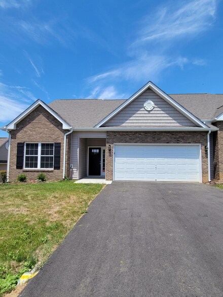 6328 Carefree Ln, Roanoke, VA 24019