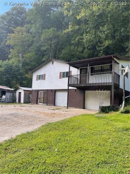 397 Ed Stone Branch Rd, Chapmanville, WV 25508