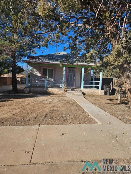 208 S Nickel St, Deming, NM 88030