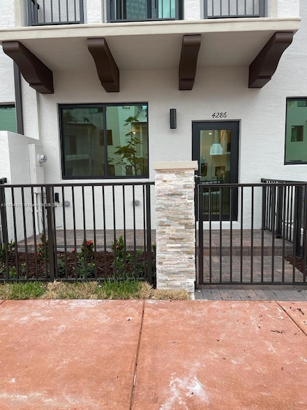 4286 NW 83rd Ave, Doral, FL 33166