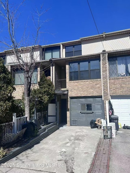 19 Drumgoole Rd E, Staten Island, NY 10312