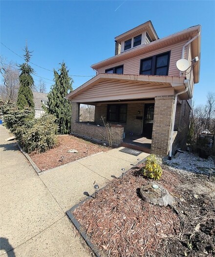 2215 Palm Beach Ave, Pittsburgh, PA 15216