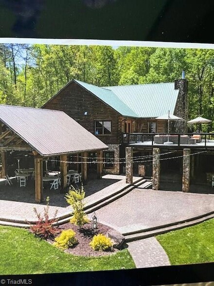 2741 N Carolina 704, Madison, NC 27025