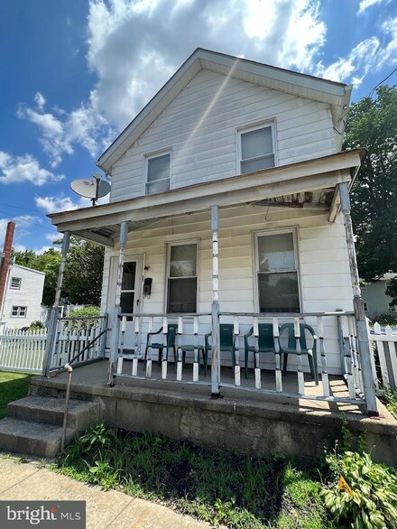 124 Cooper St, Beverly, NJ 08010