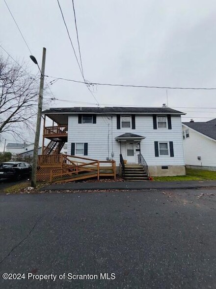 934 Cottage St, Peckville, PA 18452