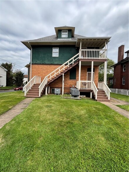 802 12th St Unit 3rd Floor, New Brighton, PA 15066