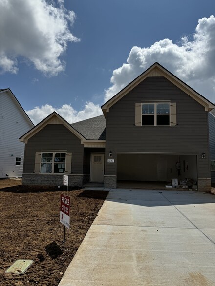 3823 Eastwind Dr, Rockvale, TN 37153