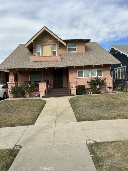 1261 W 51st Place, Los Angeles, CA 90037