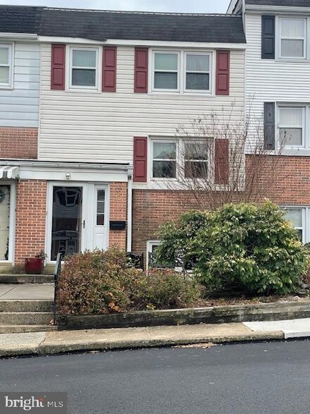 16 Hilbert Ct, Reading, PA 19606