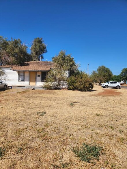621 N Julian St, Altus, OK 73521