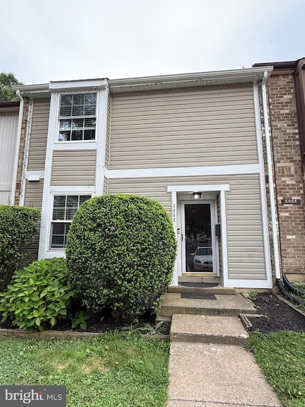 6068 Hollow Hill Ln, Springfield, VA 22152
