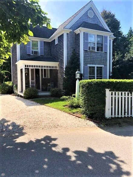 12 Curtis Ln, Edgartown, MA 02539