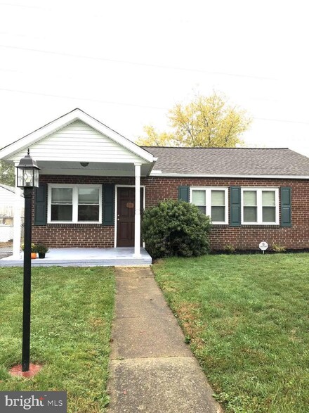 319 Pennewill Dr, New Castle, DE 19720