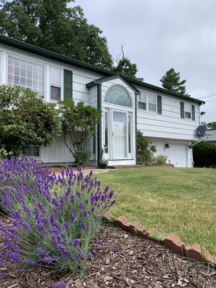 31 Normand St, North Dartmouth, MA 02747