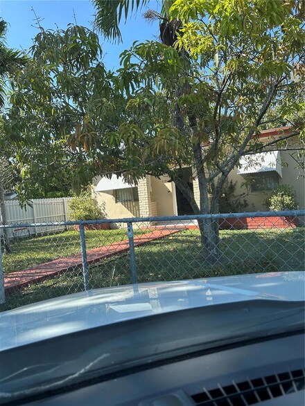 6371 SW 34th St, Miami, FL 33155