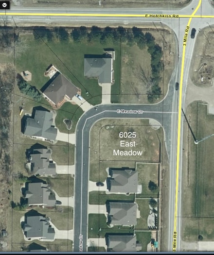 6025 E Meadow Dr, Bay City, MI 48706