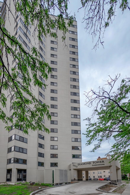 1633 N Prospect Ave Unit 18F, Milwaukee, WI 53202