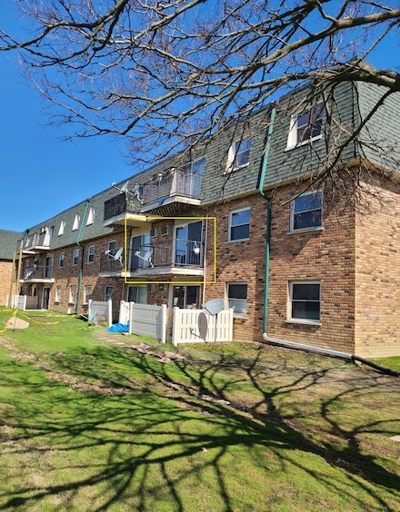 9950 S 84th Terrace Unit 215, Palos Hills, IL 60465