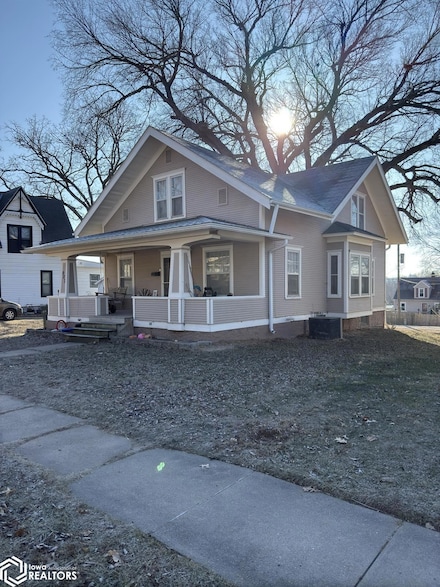 907 6th St, Corning, IA 50841