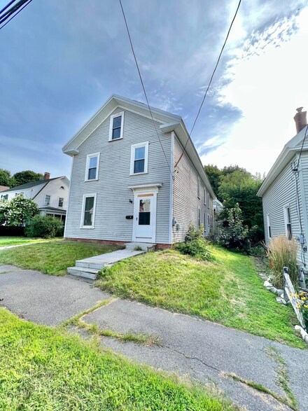47 Brimmer St, Brewer, ME 04412