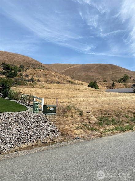 147 Diede Hills Ln, Wenatchee, WA 98801