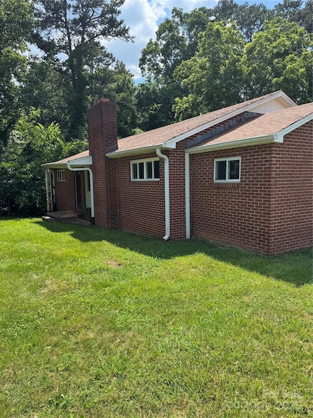 1239 8th St NE, Hickory, NC 28601