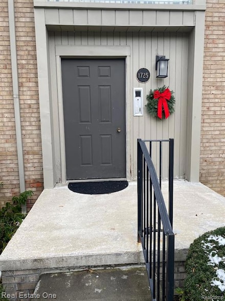1725 E 14 Mile Rd Unit A, Birmingham, MI 48009