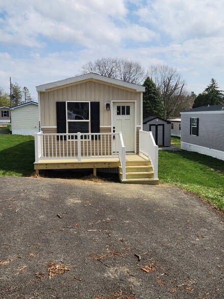 124 Lillian Ln, Somerset, PA 15501