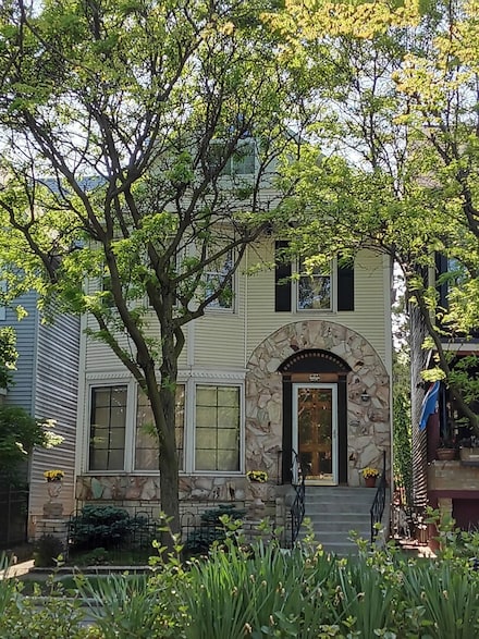 4244 N Ashland Ave, Chicago, IL 60613