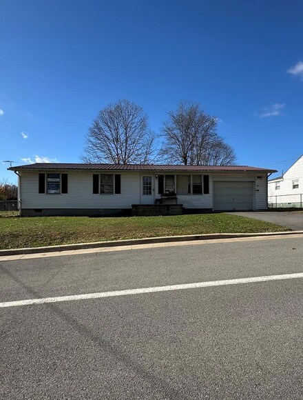 252 Halstead St, Oak Hill, WV 25901