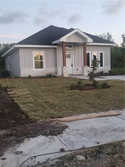 509 W Ragland Ave, Kingsville, TX 78363