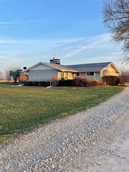 201 E 35th St, Chanute, KS 66720