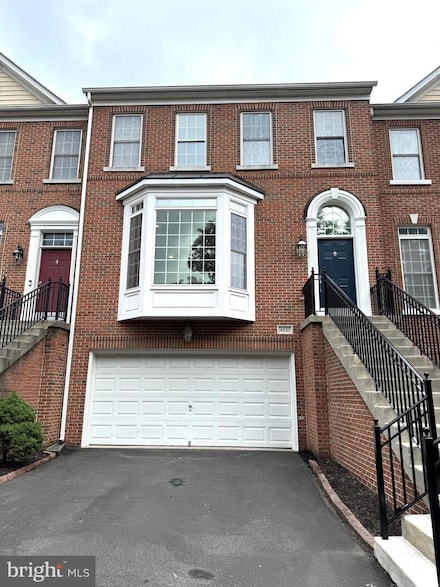4031 Quiet Creek Dr, Fairfax, VA 22033