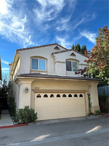 8541 Thunderbird Dr, North Hills, CA 91343