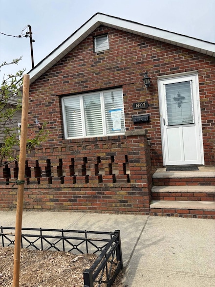 14-7 Cross Bay Blvd, Broad Channel, NY 11693