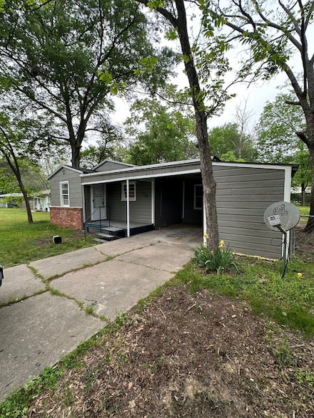 106 Circle Dr, Bogata, TX 75417