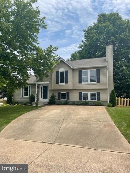 9425 Sudley Manor Dr, Manassas, VA 20109