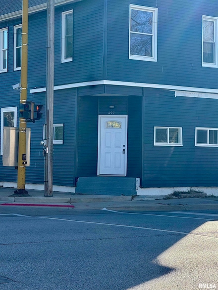 627 N Division St, Davenport, IA 52802